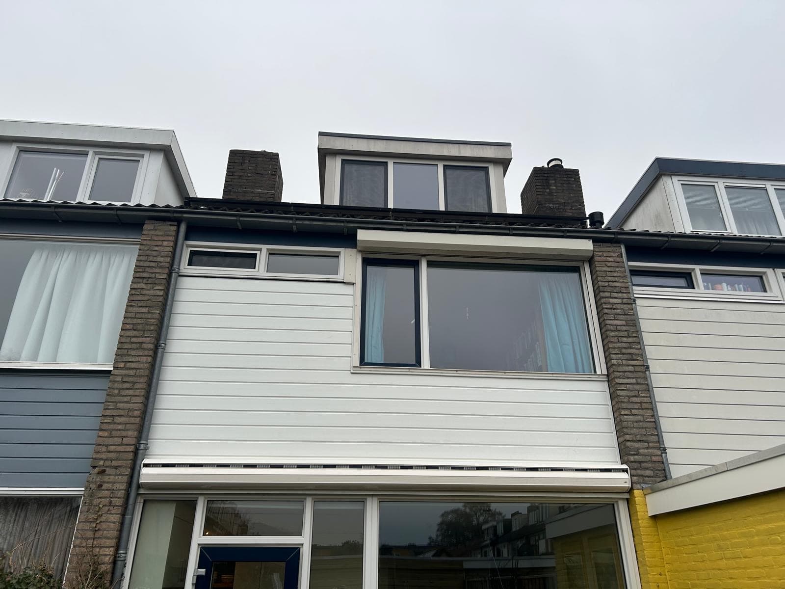 Afgeronde gevelrenovatie met nieuwe gevelbekleding
